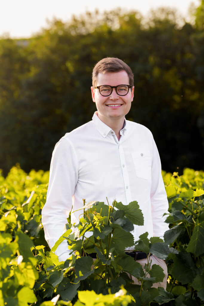 Portrait de Jean Morel, Directeur Général du Champagne Cuperly, dans les vignes du terroir Grand Cru de Verzy, Montagne de Reims.